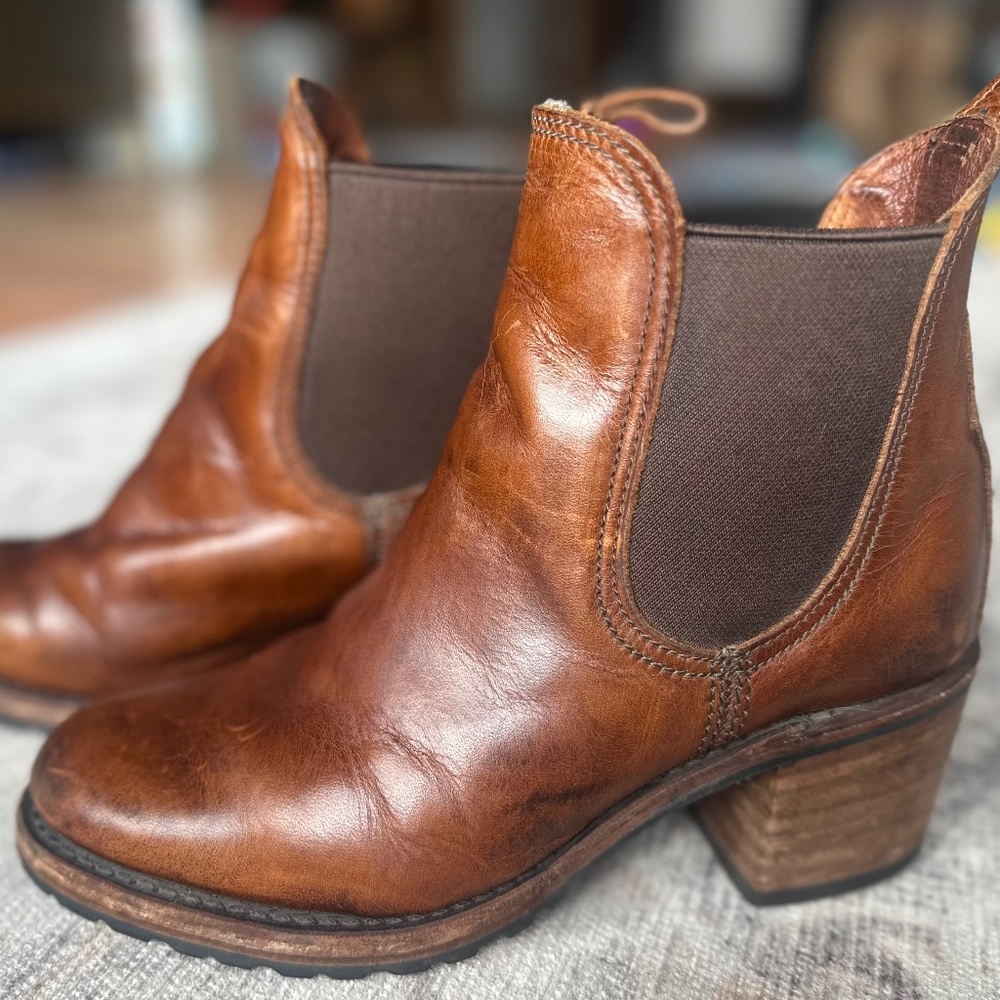 Frye Sabrina Chelsea 8.5